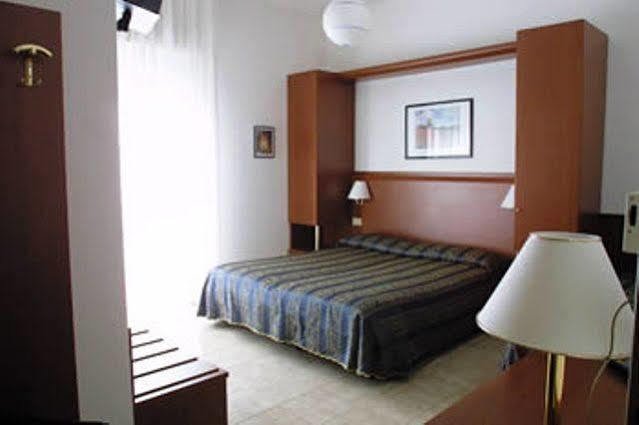 Hotel Zodiaco Lido di Jesolo Exteriör bild